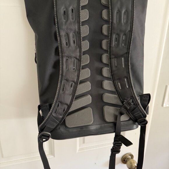 Ortlieb waterproof commuter daypack 21L roll backpack in black GUC - Picture 4 of 5